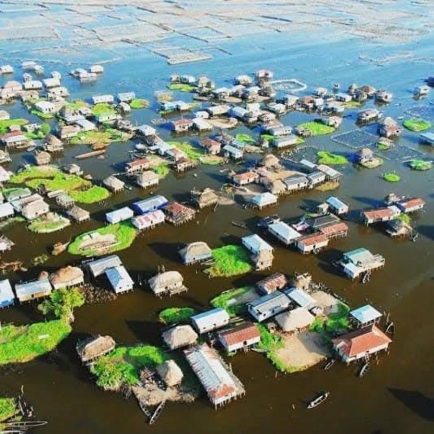 WIST U DAT: Het ‘steltdorp’ Ganvié in het Afrikaanse Benin het Venetië van Afrika wordt genoe