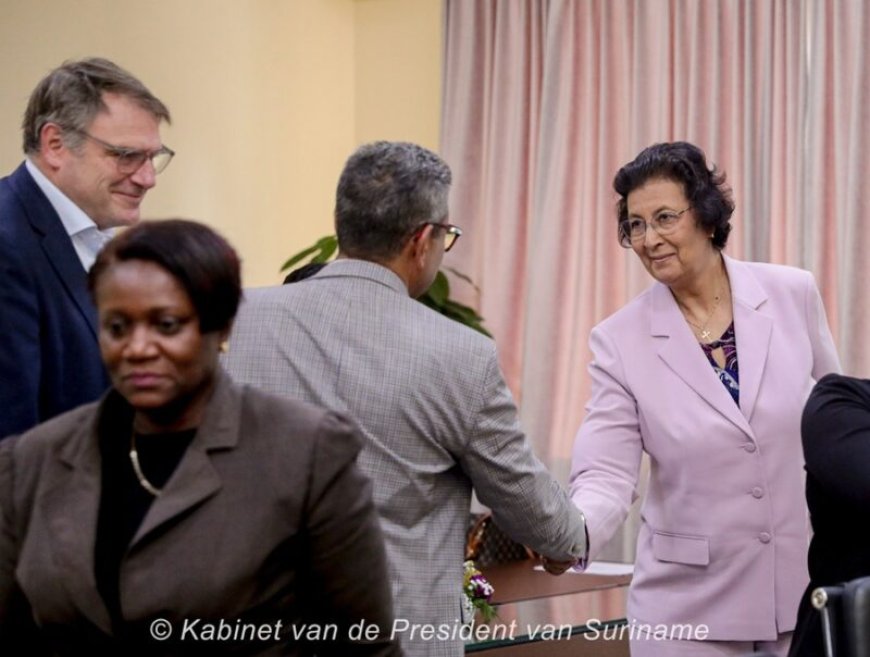 Directie Staatsolie bij president Geerlings-Simons