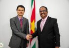 Chinese ambassadeur vol lof over Suriname