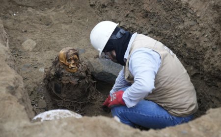 Arbeiders in Peruaanse hoofdstad Lima vinden meer dan 1000 jaar oude mummie
