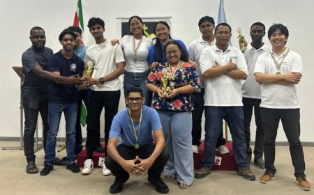 AdeKUS voor vierde keer op rij scholenschaakkampioen