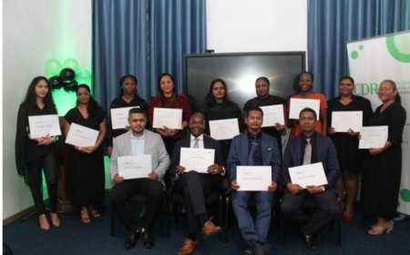 Dertien RAIO’s ontvangen certificaat na afronding theoretische opleiding