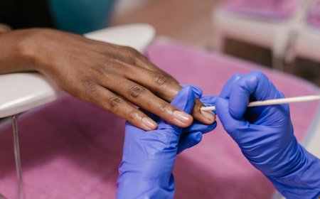 Scoren met zelfzorg: ‘Ik liet mijn nagels doen, alleen maar om het te kunnen filmen’