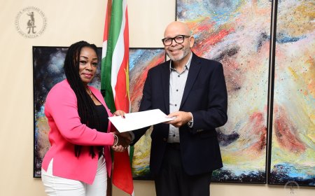 Minister Currie installeert commissie voor Carifesta XV