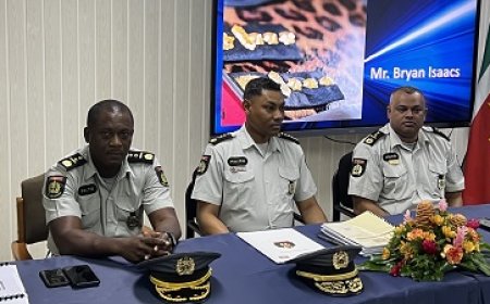 Afzwaaiend politiebaas Isaacs: functie korpschef lijkt een speelbal van de politiek