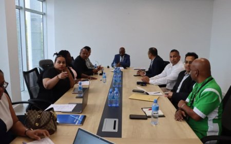 Minister Misiekaba ontvangt directieteam RGD