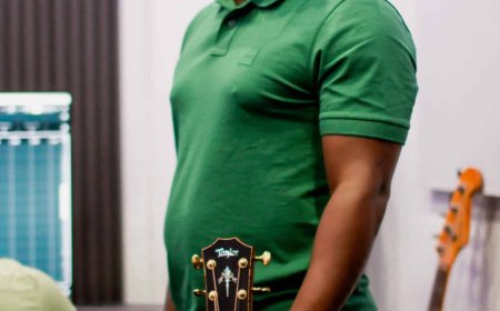 Emanuel Pinas heeft onlangs een nieuwe single ‘Sakafasi’ uitgebracht 