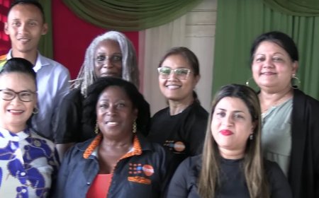 Kinderen die voor kinderen zorgen: de groeiende uitdaging van tienerzwangerschappen in Moengo