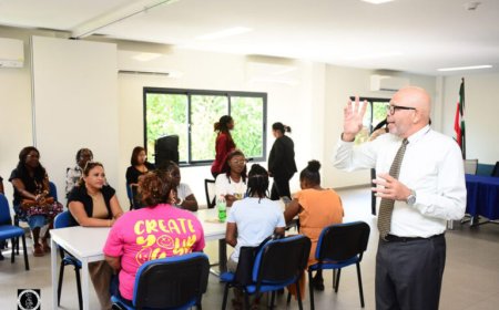 Leerkrachten binnenland delen knelpunten met minister Currie