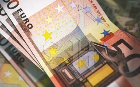 Zoon steelt 8000 euro en verrast vrienden met e-bikes