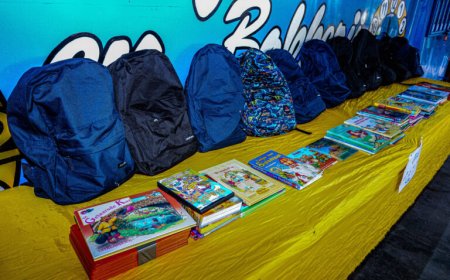 Minister Pokie ondersteunt schooltassenproject Stichting 1 voor 12