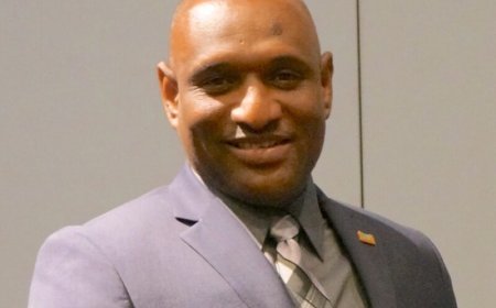 Ex-minister Dodson verdacht van poging doodslag, openlijke geweldpleging en overtreding Vuurw