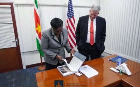 Minister Wijnerman ontvangt Amerikaanse ambassadeur Robert Faucher