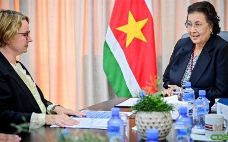 Simons bereidt zich voor op top in New York: goed overleg met VN-functionaris Kazana