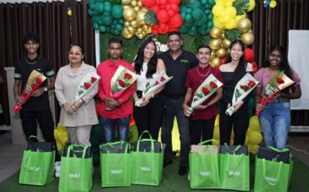 Assuria huldigt bestgeslaagden Nickerie