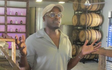 Jandino december naar Suriname voor optredens