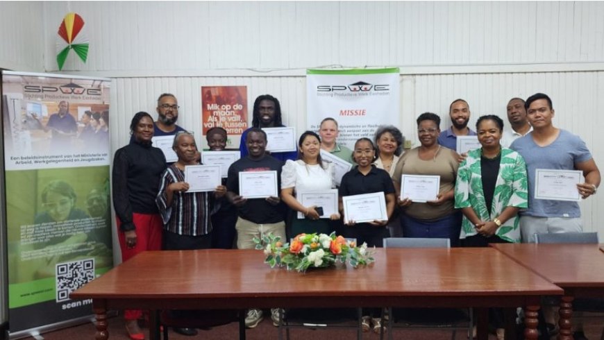 Stichting Productieve Werkeenheden certificeert 14 geslaagden van training “Project Schrijven