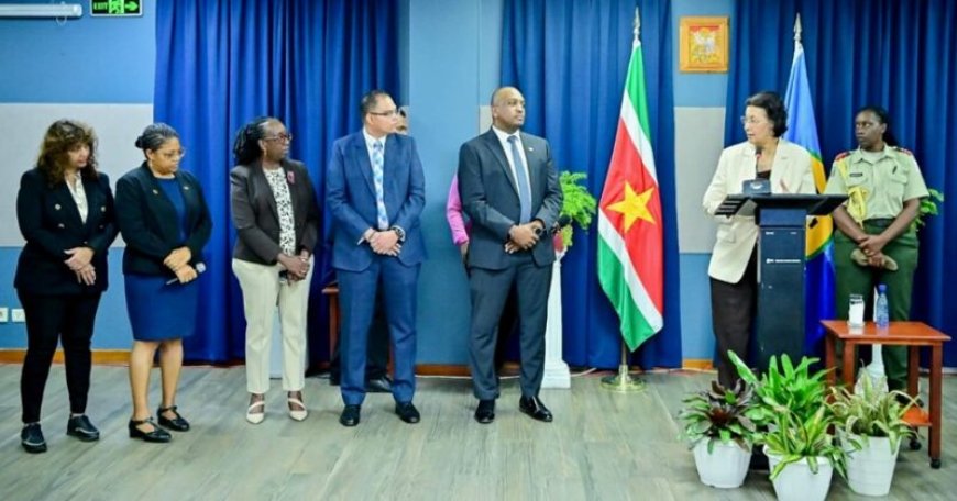 Minister Bouva bij bezoek president: ‘We need to make Suriname shine again’