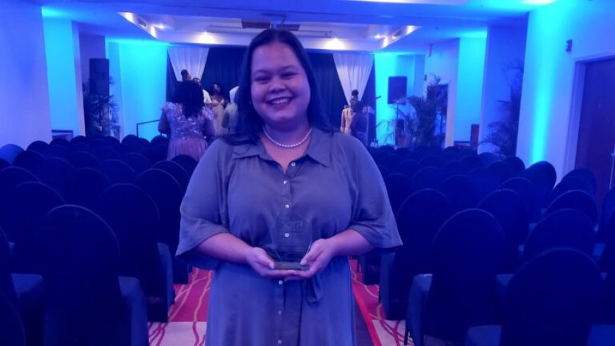 Nuravni Sallons onderscheiden bij TOYP Suriname 2025