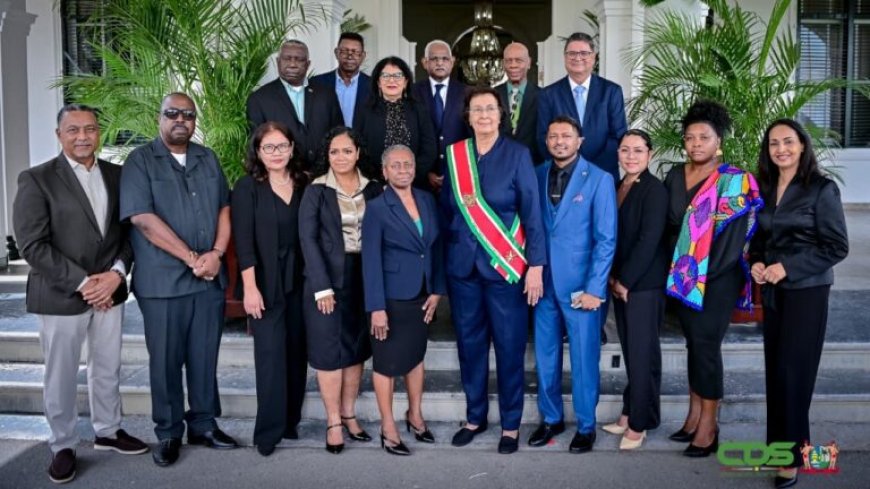 President Simons beëdigt nieuwe Staatsraad