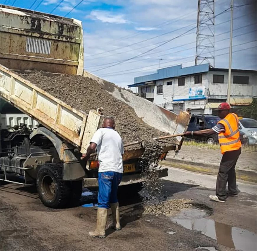 Regen  vertraagt herstel Van ’t Hogerhuysstraat: Wachten op beter weer