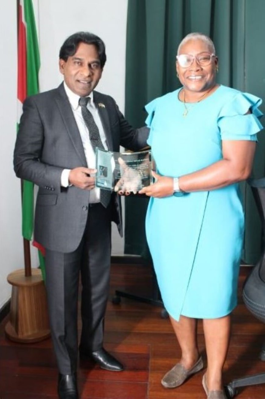 Ex-parlementariërs geëerd voor versterking rechtsstaat