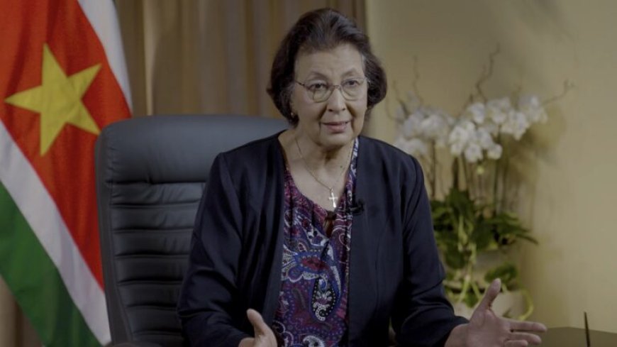 President Simons ontdekt Kabinetten van de President in Nickerie en Wanica