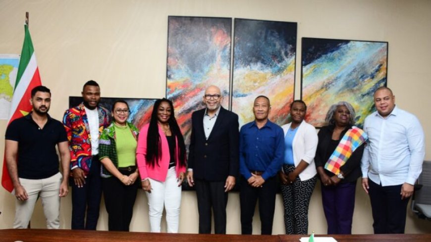 Minister Currie installeert nieuwe commissie voor deelname aan Carifesta XV