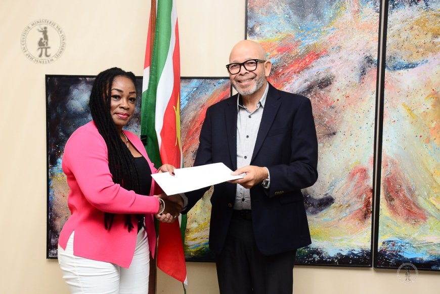 Minister Currie installeert commissie voor Carifesta XV