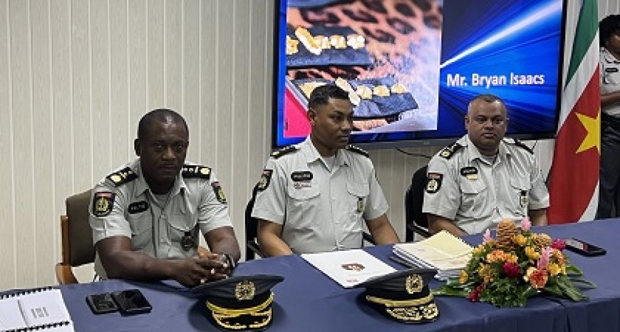 Afzwaaiend politiebaas Isaacs: functie korpschef lijkt een speelbal van de politiek