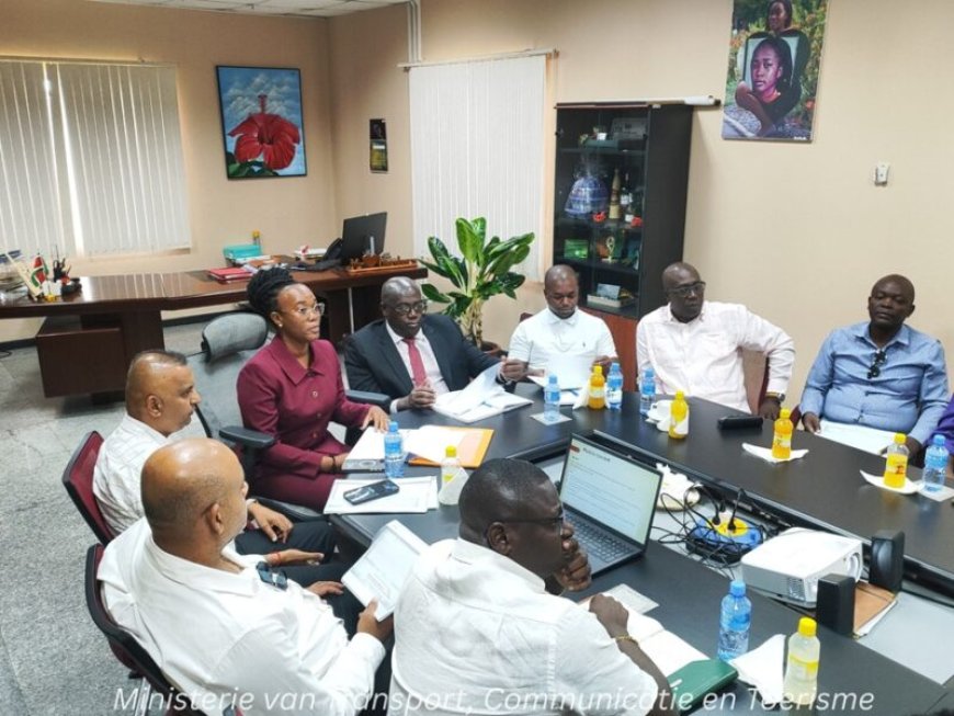 Bij bezoek Landveld aan NVB: Busvergunningen worden voorlopig aangehouden