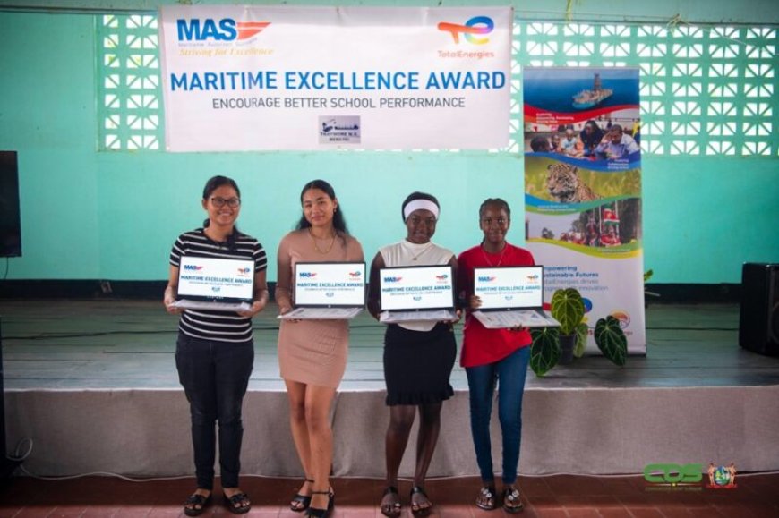 MAS huldigt bestgeslaagden Marowijne