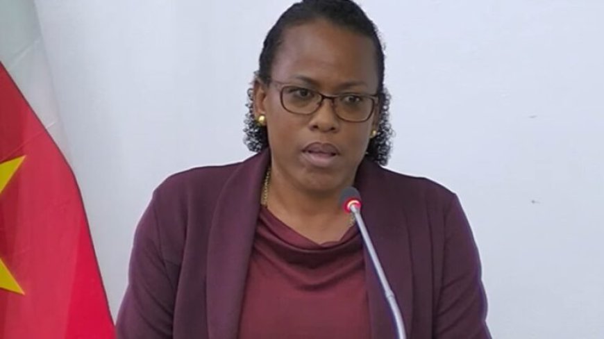 Cotino stelt dringende vragen over onderwijs aan de regering