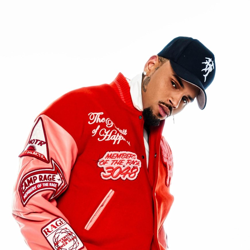 Chris Brown verrast fan en haar moeder met $10.000 en nieuwe auto