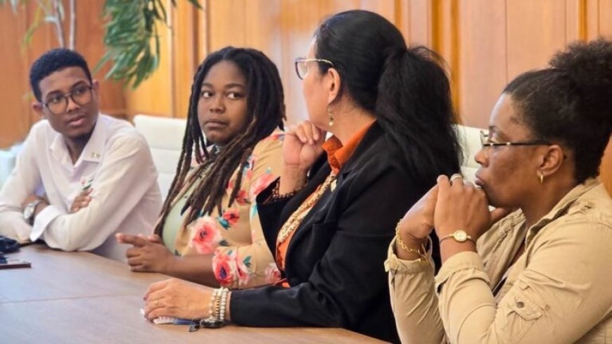 DNA-voorzitter Adhin wil speciale jeugdwet met toezicht op Nationale Jeugdraad