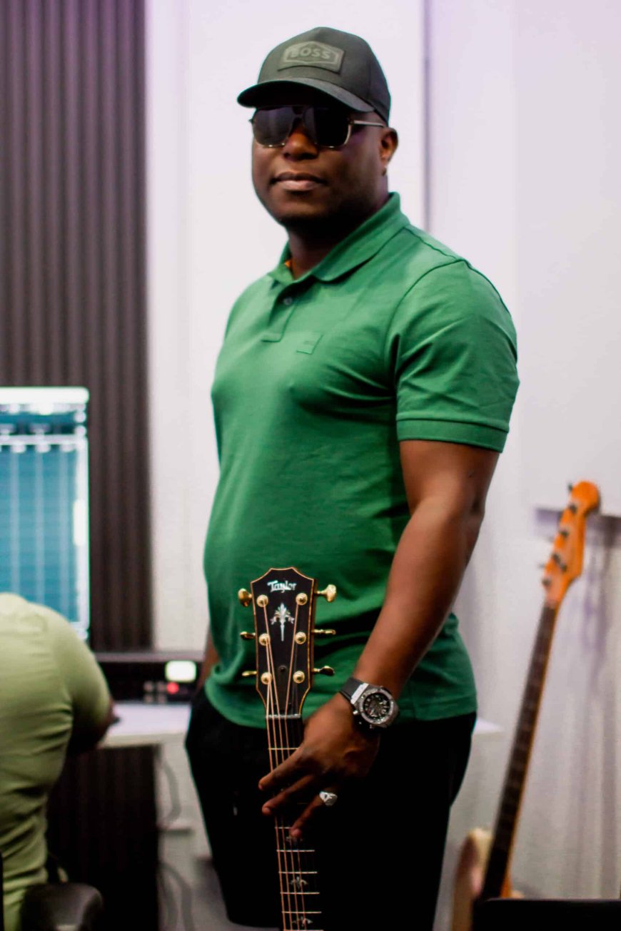 Emanuel Pinas heeft onlangs een nieuwe single ‘Sakafasi’ uitgebracht 