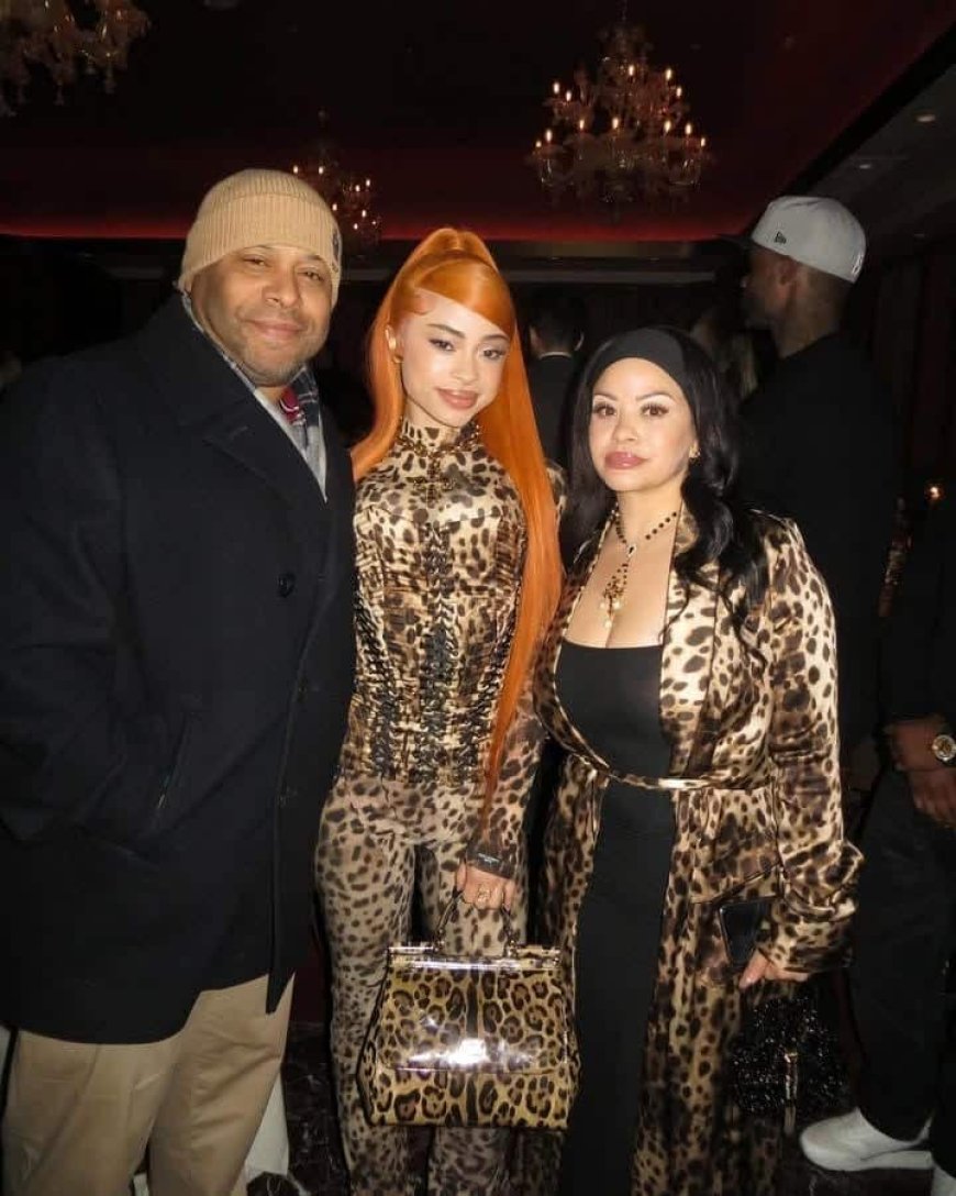 Ice Spice’s ‘mom’ steelt de show met nieuwe virale selfie