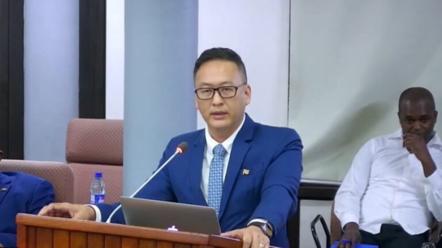 Minister Tsang legt bouw nieuwe DNA-vergaderzaal stil