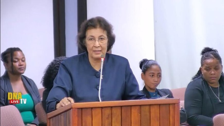 President Simons waarschuwt corruptelingen:‘Ik ga voor je huilen, maar je gaat naar de pg’