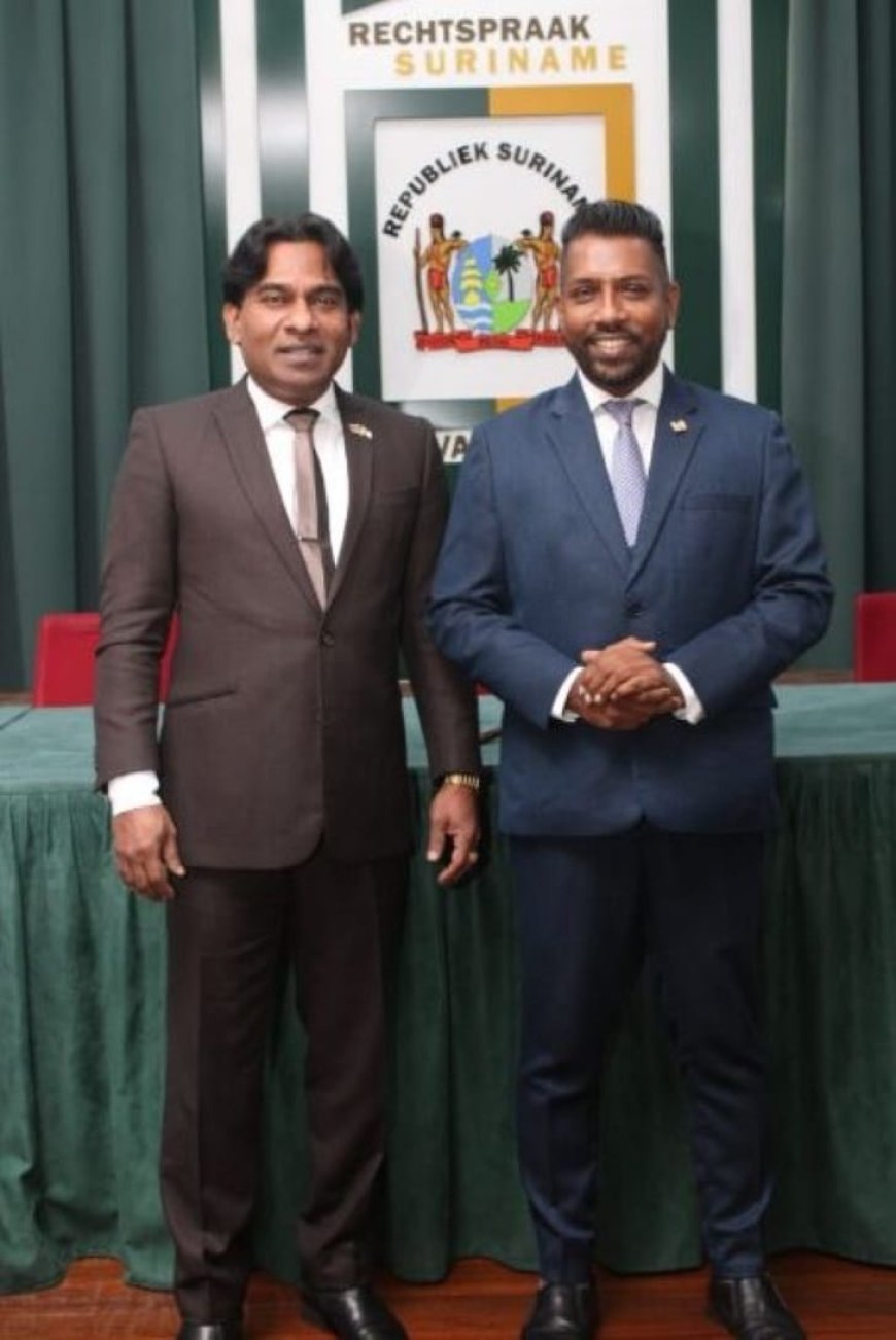 Minister Monorath bezoekt Hof van Justitie