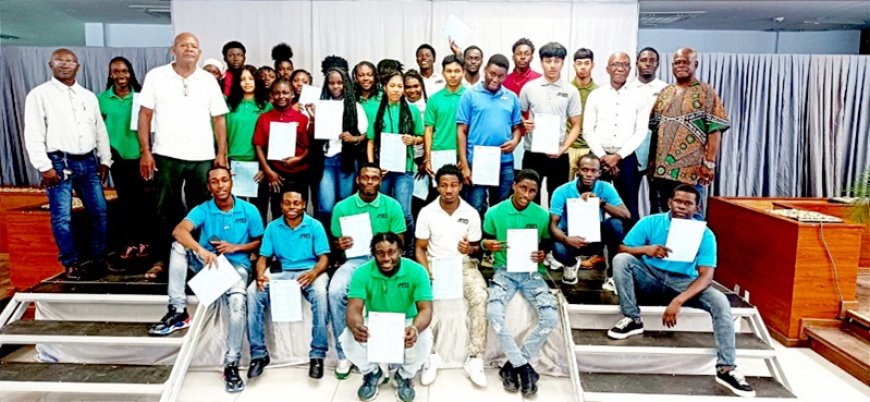 Eerste jaar Oil & Gas Petroleumtechniek in beurzenproject succesvol afgerond