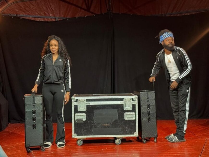 ‘Kow Gwe’ laat Theaterfestival De Parade lachen, slikken en even stilstaan