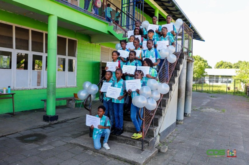 Kiwanis Club beloont uitblinkers Fatimaschool met Award of Excellence