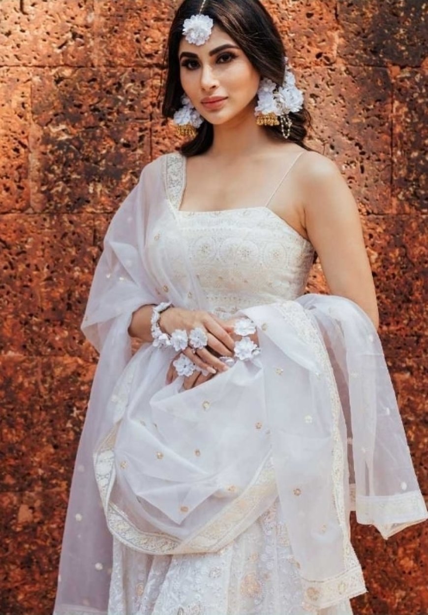 Mouni Roy voelt diepe spirituele verbinding met ‘Krishna’