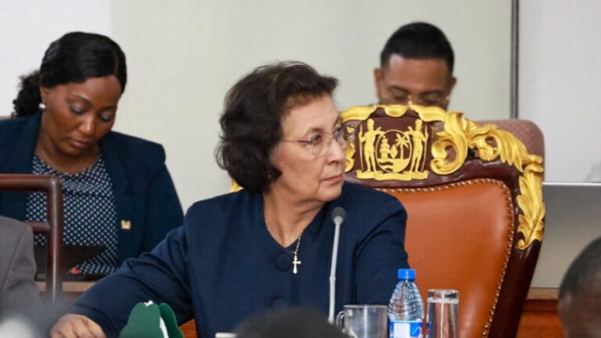 President Simons waarschuwt ministers: geen plaats voor corruptie in haar regering