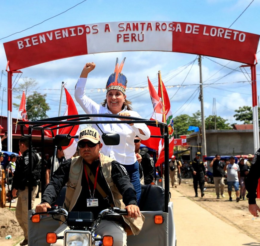 Peruaanse presidente Boluarte stuurt Colombia harde boodschap vanaf betwist eiland in Amazone