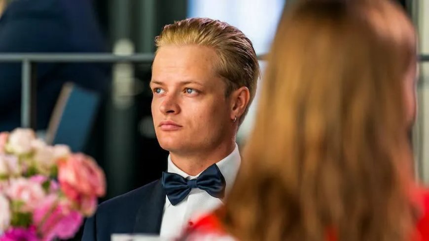 Marius Borg Høiby, zoon van Noorse kroonprinses, aangeklaagd voor 32 misdrijven waaronder 4 v