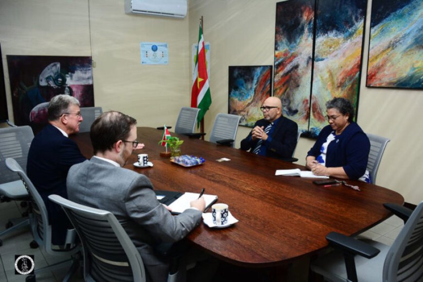 Versterking Engels taalonderwijs besproken bij ontmoeting VS-ambassadeur en Onderwijsminister