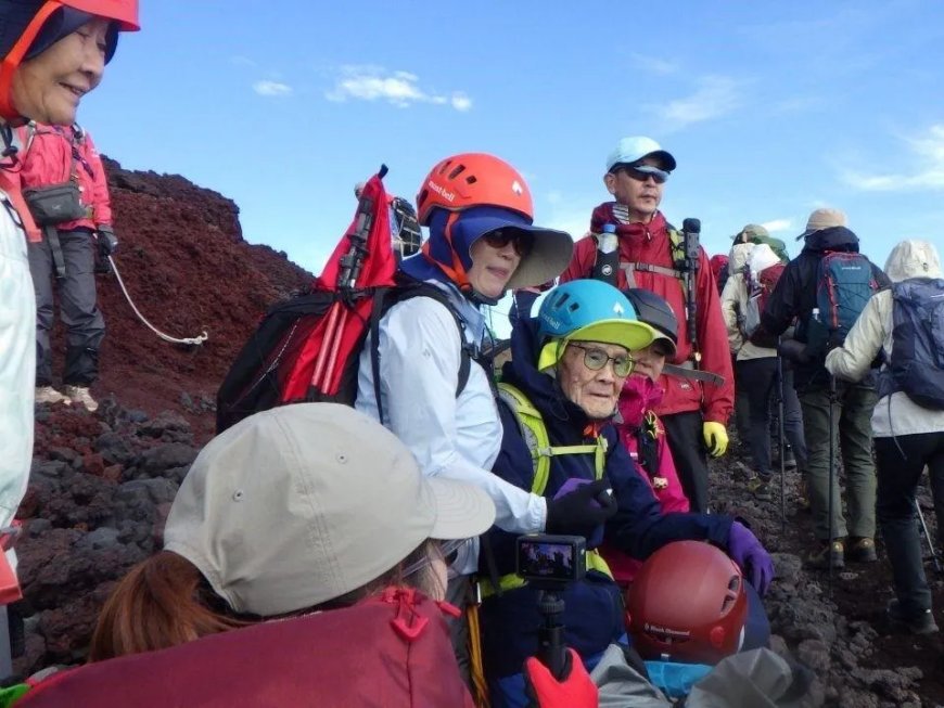 Opmerkelijk – 102-jarige Japanner oudste persoon die top berg Fuji bereikt