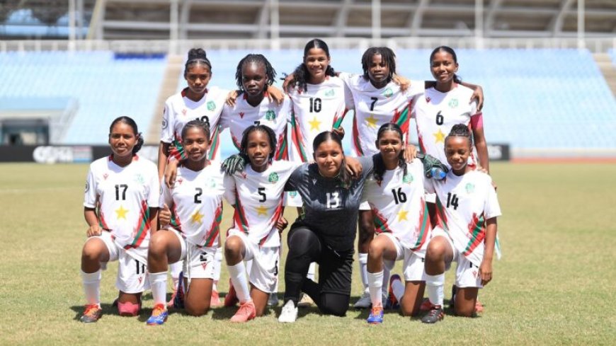 U-14 voetbalsters in halve finale tegen Dominica